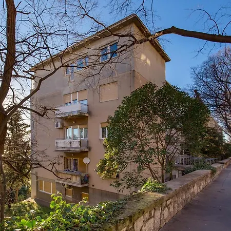 Apartment Jasmina 2 *