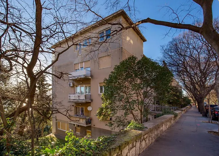 Apartman Jasmina 2 *